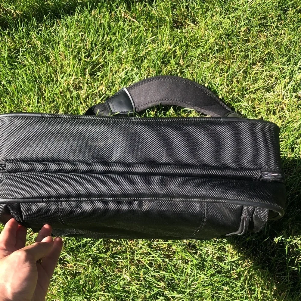 Targus Black Laptop Messenger Briefcase Shoulder Bag